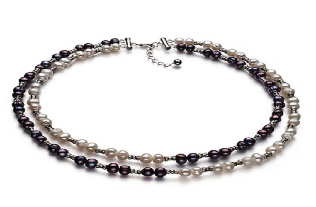 White vs. Black: What Color Pearls Are for You?